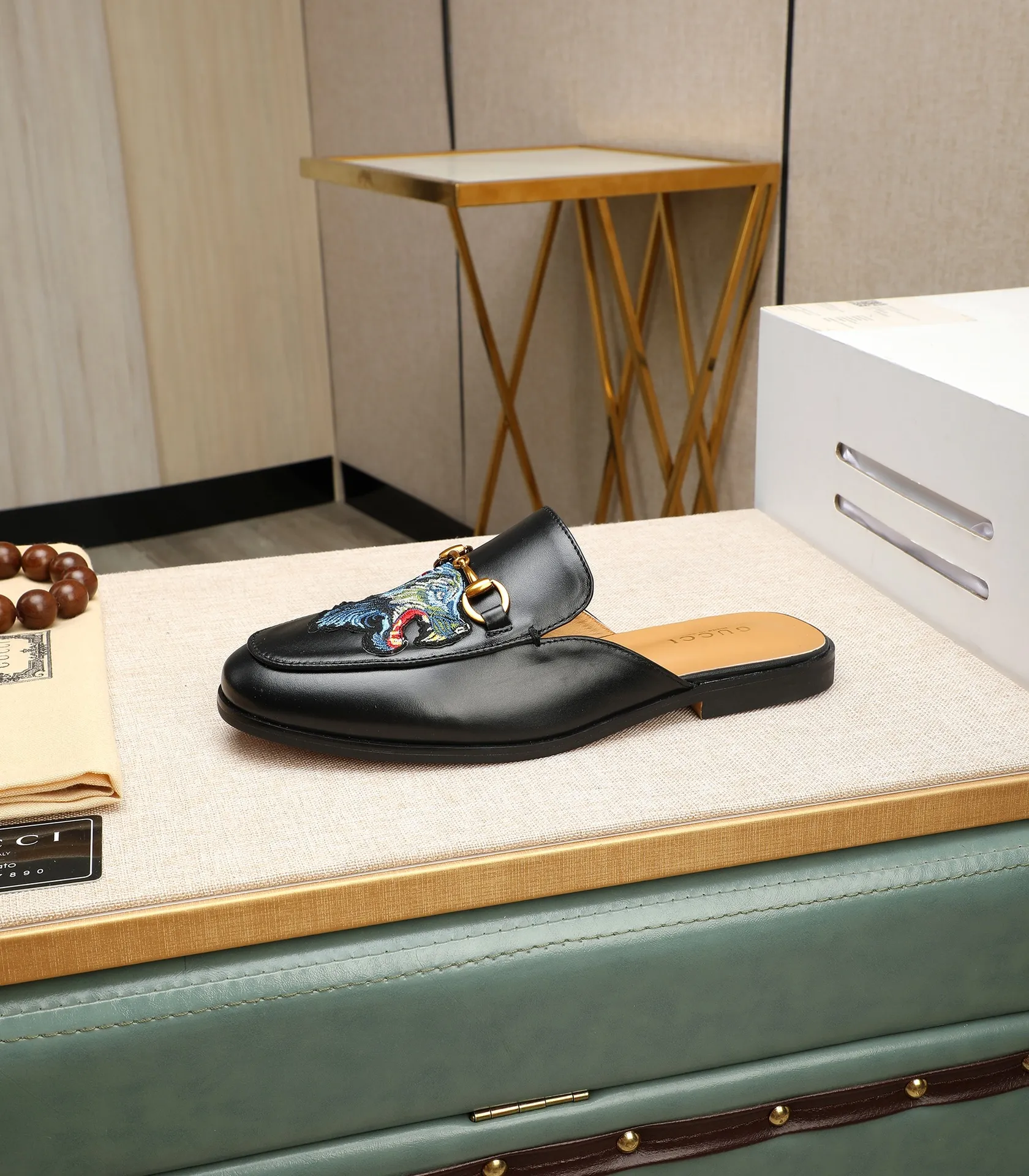 Men's clothing and shoes 💰380 (Gucci) The latest 🎁🎁 casual and fashionable men's shoes 👟 from the official website, hot style 💥 style is simple and elegant, exclusive for trendy men. Unique official website latest brand double G elements 👑 original Gucci decoration, fashionable and generous, original material original calfskin, ✅ fully imported first-layer pigskin lining, official website designated wear-resistant, lightweight original rubber casual outsole, counter classic model taken in kind, 38-44 black and white optional